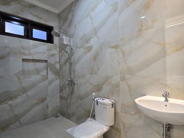 Rumah baru design classic di pondok bambu Jakarta Timur