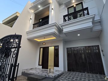 Rumah baru design classic di pondok bambu Jakarta Timur