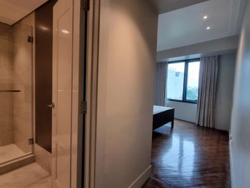 For Lease: Fully furnished 1 Bedroom w/ Parking | Amorsolo Square Rockwell Makati