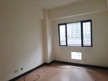 Condominium for sale in Forbeswood Heights in Brgy. Fort Bonifacio, Taguig City W/Parking Slot