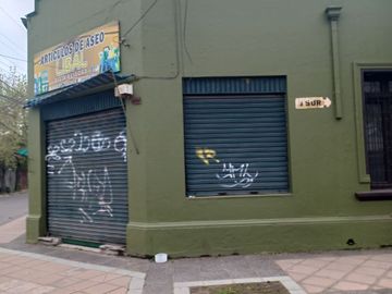 2024/505    AMPLIA CASA ESQUINA CENTRAL CON LOCALES COMERCIALES