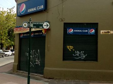 2024/505    AMPLIA CASA ESQUINA CENTRAL CON LOCALES COMERCIALES