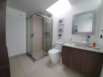 CASA DE VENTA, TUMBACO, DE LUJO, SECTOR HILACRIL