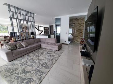 CASA DE VENTA, TUMBACO, DE LUJO, SECTOR HILACRIL