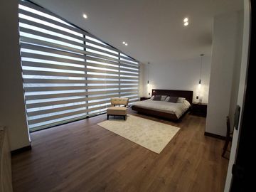 CASA DE VENTA, TUMBACO, DE LUJO, SECTOR HILACRIL