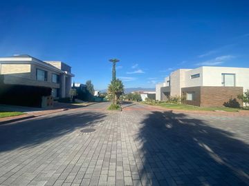 CASA DE VENTA, TUMBACO, DE LUJO, SECTOR HILACRIL