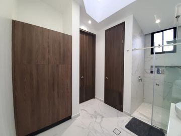 CASA DE VENTA, TUMBACO, DE LUJO, SECTOR HILACRIL
