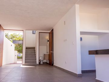 Casa en venta MOD. Bambú. 3 recamaras, piscina, garage techado, en privada residencial con amenidades.