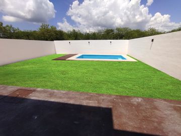 Casa en venta MOD. Bambú. 3 recamaras, piscina, garage techado, en privada residencial con amenidades.