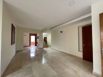 Casa Multifamiliar en Venta, Villa Campestre