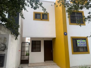 Casa VENTA LAS LOMAS (Sector Bosques) Monterrey - Garcia cerca AVENIDAS y de TODO Zona Tranquila y Segura MUY BUEN ESTADO