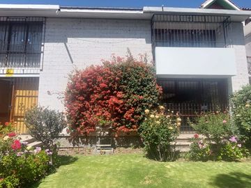 VENDO EXCELENTE CASA MULTIPLES AMBIENTES EN SELVA ALEGRA AMPLIA FRENTERA