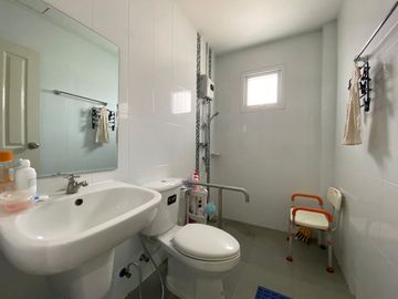 2-storey detached house for sale, corner house, area 144 sq m., Ratchaphruek Village. Ramkhamhaeng -Suwinthawong