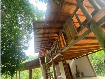 Hermosa finca recreacional en Puerto Quito
