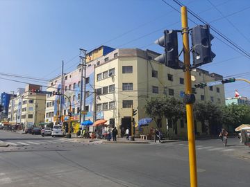 Vendo Inmueble Urbano a precio de remate en Av Prolongación La Mar - La Victoria a pocas cuadras del Emporio Comercial de Gamarra