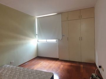 VENDO DEPARTAMENTO- ÁREAS COMUNES CON PISCINA- surco x col Markhan