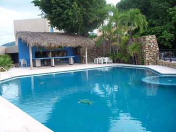 ACAPULCO NAUTICO.  OPORTUNIDAD. VENDO BONITO Y CONFORTABLE DEPARTAMENTO EN CONDOMINIO DE LUJO