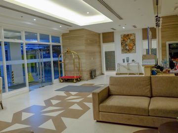 METRO MANILA High End Condo Modern Minimialist Condo near Hotel Mall Resturants and Airport Hospital School Office  HIGH END BUT AFFORDABLE CONDO IN S