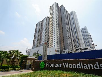 METRO MANILA High End Condo Modern Minimialist Condo near Hotel Mall Resturants and Airport Hospital School Office  HIGH END BUT AFFORDABLE CONDO IN S