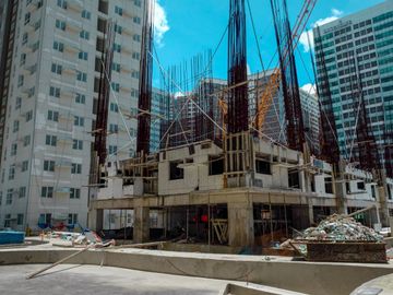 METRO MANILA High End Condo Modern Minimialist Condo near Hotel Mall Resturants and Airport Hospital School Office  HIGH END BUT AFFORDABLE CONDO IN S