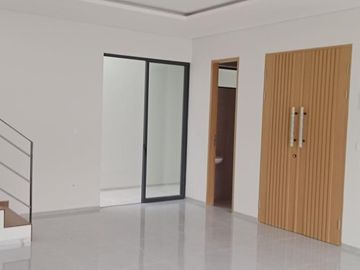 RUMAH MEWAH SETRADUTA SARIJADI KAMPUS MARANATHA TOL PASTEUR