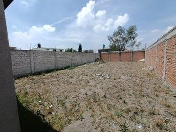 CASA EN VENTA, CON AMPLIO PATIO, VILLAS DE ZUMPANGO.