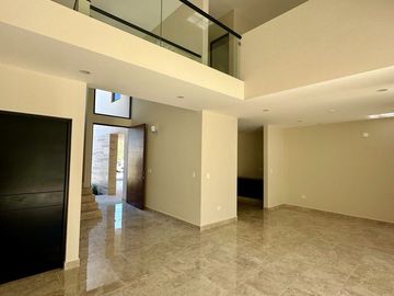 RESIDENCIA 4 HABITACIONES DENTRO DE PRIVADA EN CHOLUL