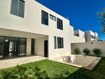 RESIDENCIA 4 HABITACIONES DENTRO DE PRIVADA EN CHOLUL