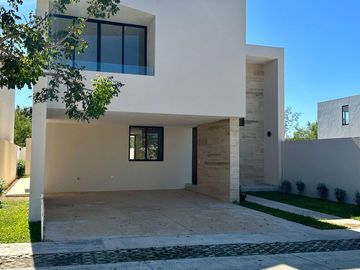 RESIDENCIA 4 HABITACIONES DENTRO DE PRIVADA EN CHOLUL