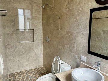 RESIDENCIA 4 HABITACIONES DENTRO DE PRIVADA EN CHOLUL