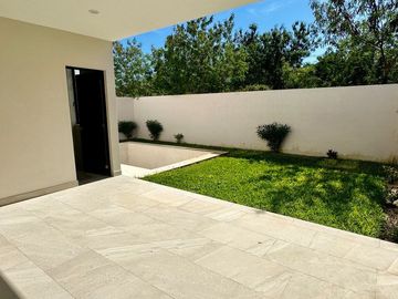 RESIDENCIA 4 HABITACIONES DENTRO DE PRIVADA EN CHOLUL