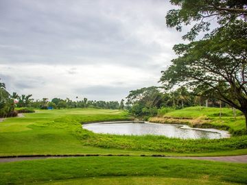 BRAND NEW 3 Bedroom Out of town Villa for Sale along the golf course in Silang, few minutes to Tagaytay