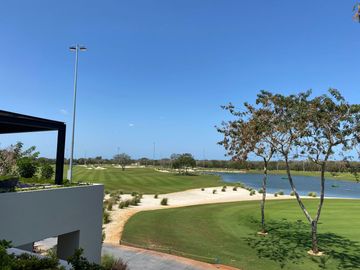 Terrenos en Venta en fraccionamiento de Lujo con campo de golf y amenidades