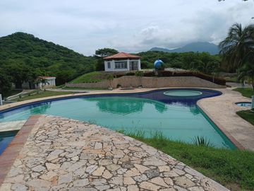 TERRENO DE1.600 MTS2 EN CONJUNTO CERRADO CAMPESTRE EN SANTA MARTA.