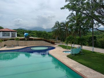 TERRENO DE1.600 MTS2 EN CONJUNTO CERRADO CAMPESTRE EN SANTA MARTA.