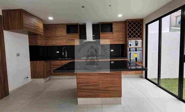 Casa Pre Venta en Lomas de Angelopolis Cluster Varsovia x Sonata  con amenidades frente área verde 4 recámaras cerca de sonata