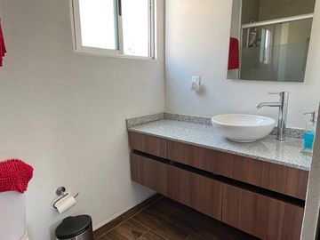 CASA EN VENTA EN ZONA ESMERALDA. FRACCIONAMIENTO RIBERA