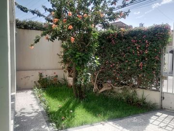 CASA EN VENTA - A POCAS CUADRAS DEL OVALO QUIÑONES