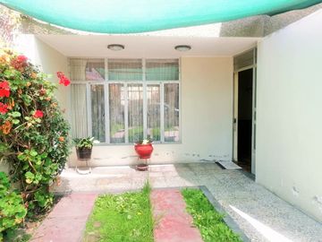 CASA EN VENTA - A POCAS CUADRAS DEL OVALO QUIÑONES