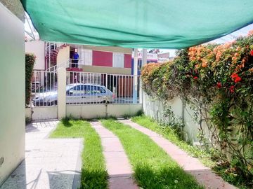 CASA EN VENTA - A POCAS CUADRAS DEL OVALO QUIÑONES
