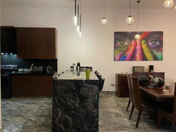 Casa en venta con Alberca en Fracc. Privado El Secreto