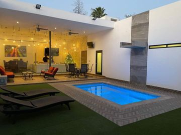 Casa en venta con Alberca en Fracc. Privado El Secreto