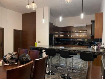 Casa en venta con Alberca en Fracc. Privado El Secreto