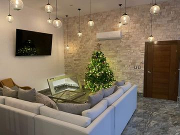Casa en venta con Alberca en Fracc. Privado El Secreto