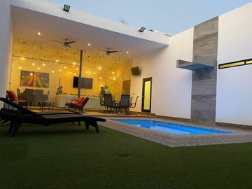 Casa en venta con Alberca en Fracc. Privado El Secreto