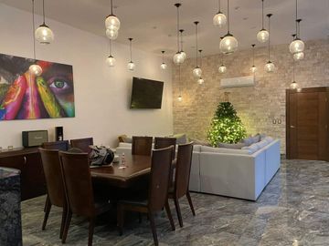 Casa en venta con Alberca en Fracc. Privado El Secreto