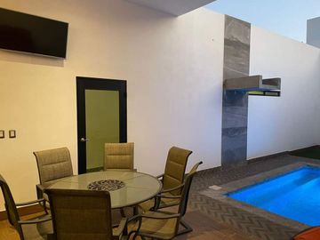 Casa en venta con Alberca en Fracc. Privado El Secreto