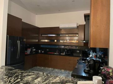 Casa en venta con Alberca en Fracc. Privado El Secreto