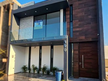 Hermosa Residencia En Venta Con 4 Recamaras en Valle Imperial