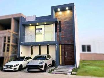 Hermosa Residencia En Venta Con 4 Recamaras en Valle Imperial